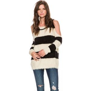 SEA GYPSIES COLD SHOULDER SWEATER